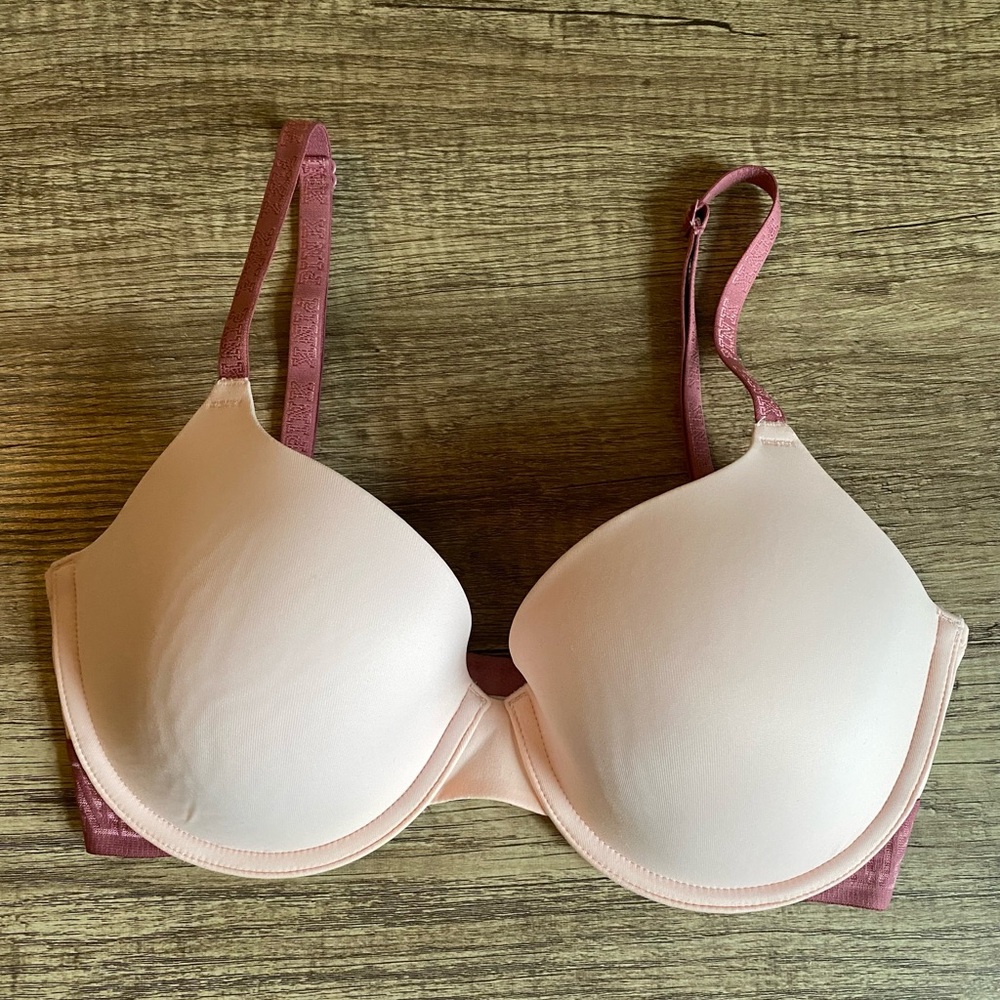 VS PINK lightly lined t-shirt bra 32DD